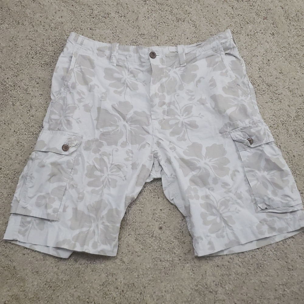 American Eagle cargo shorts